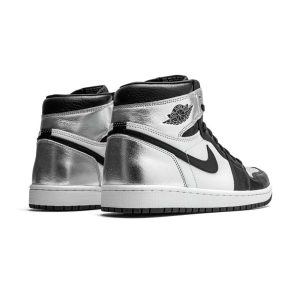 Wmns Air Jordan 1 Retro High OG ‘Silver Toe’